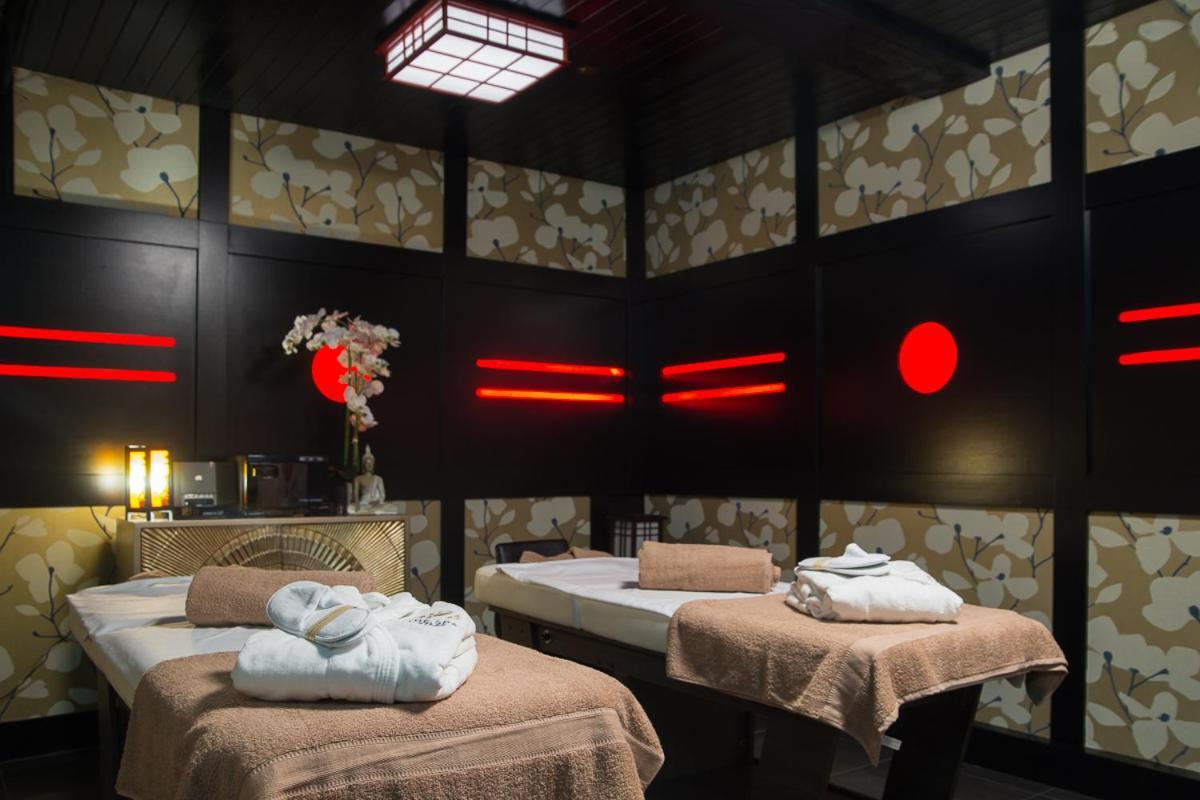 Holyrood Hotel - Leisure Centre & The Spa At Orchids Bundoran Bagian luar foto