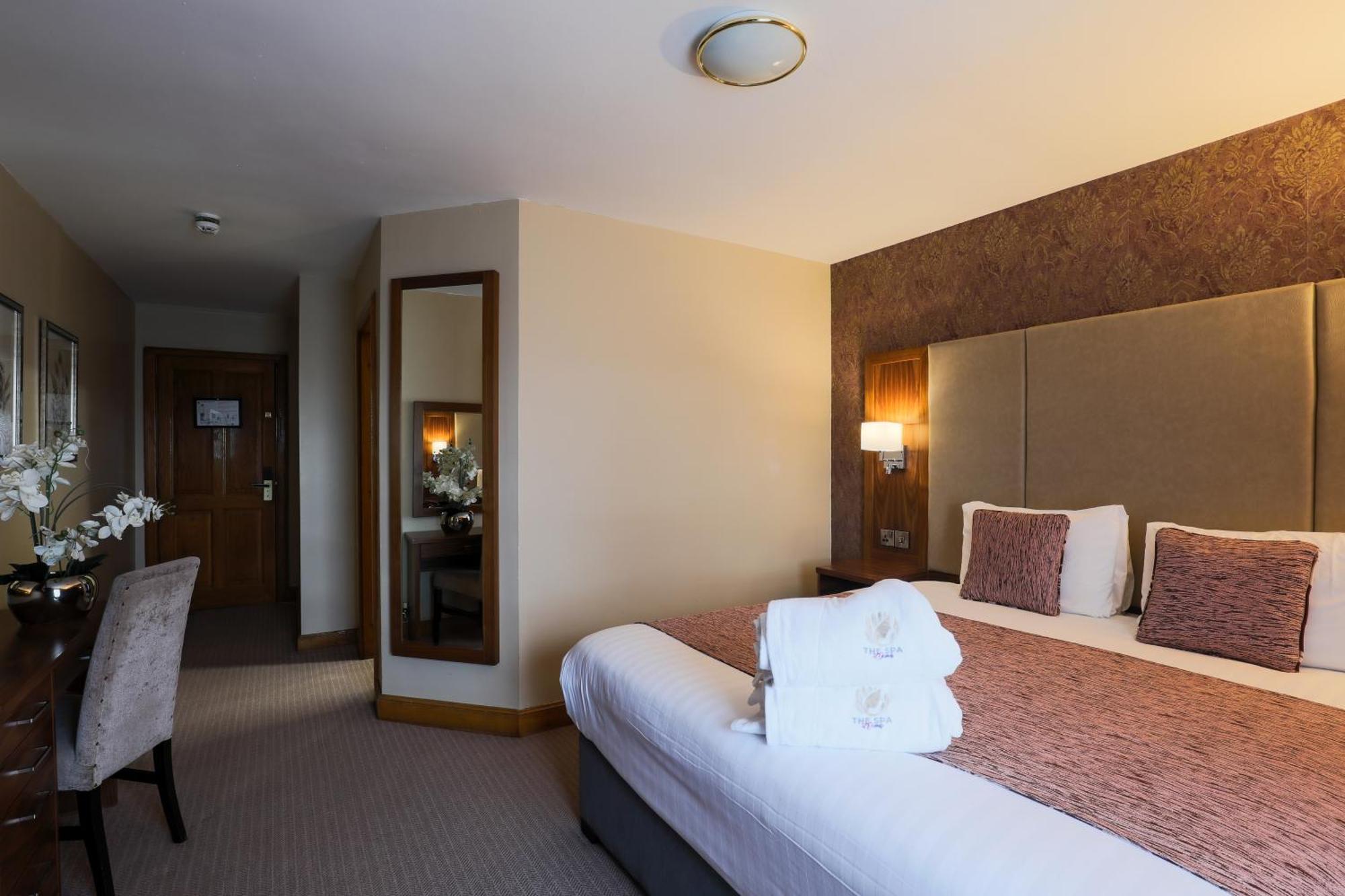 Holyrood Hotel - Leisure Centre & The Spa At Orchids Bundoran Bagian luar foto