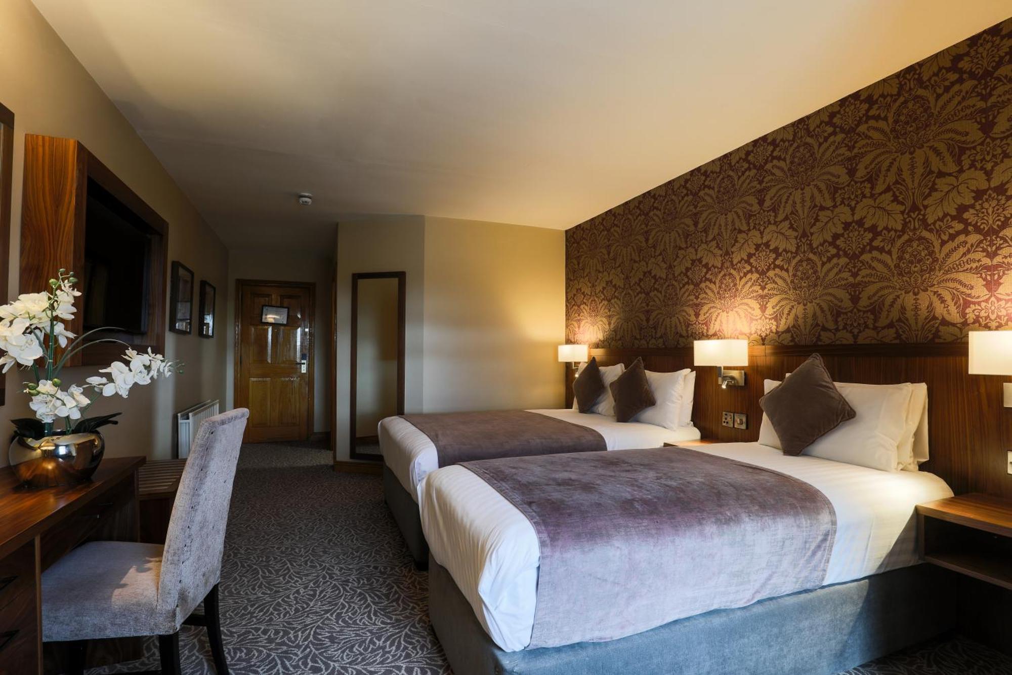 Holyrood Hotel - Leisure Centre & The Spa At Orchids Bundoran Bagian luar foto